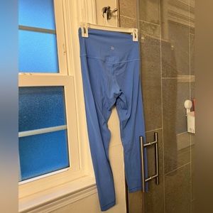 Blue Lululemon align leggings. Size 6. 23”